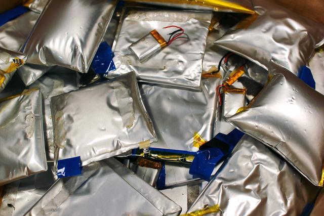 鋰電池?zé)峤馓幚碓O(shè)備，去除鋰電池電解液