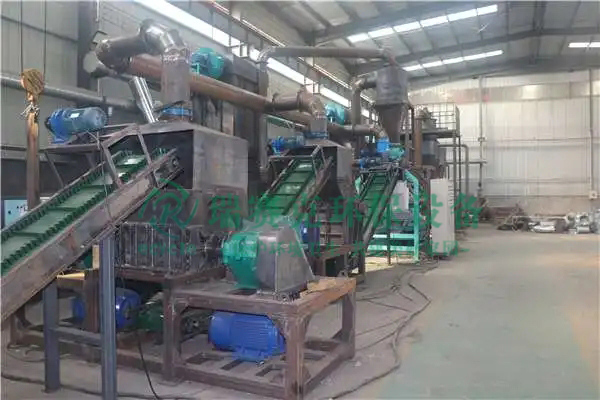 回收廢舊鋰電池主要有三個(gè)步驟，廢舊鋰電池回收設(shè)備工藝流程